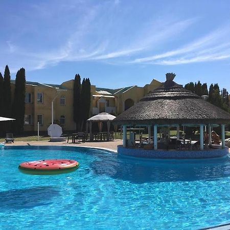 Mediterran Apartman With Pool Шиофок Экстерьер фото