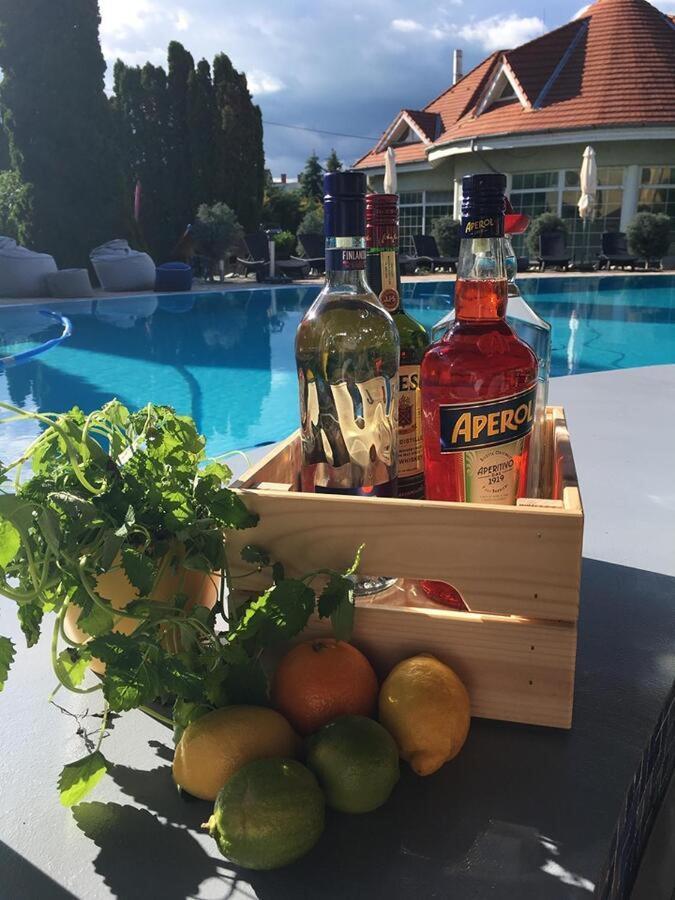 Mediterran Apartman With Pool Шиофок Экстерьер фото