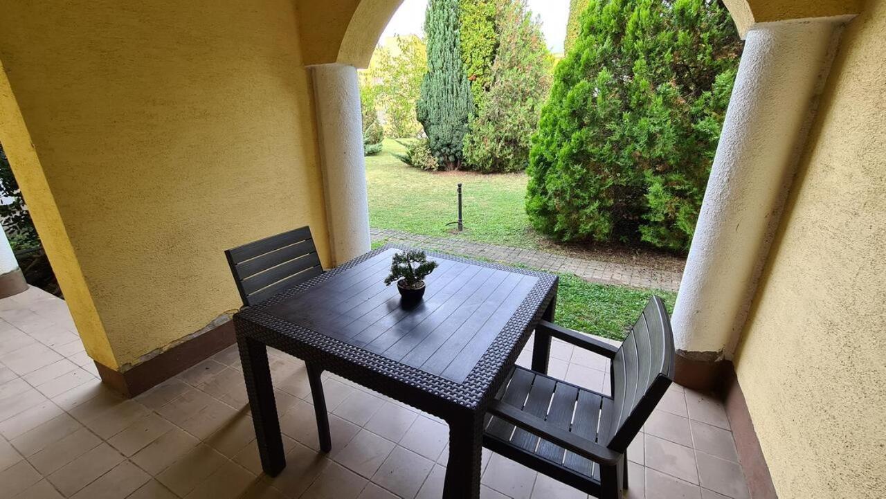 Mediterran Apartman With Pool Шиофок Экстерьер фото