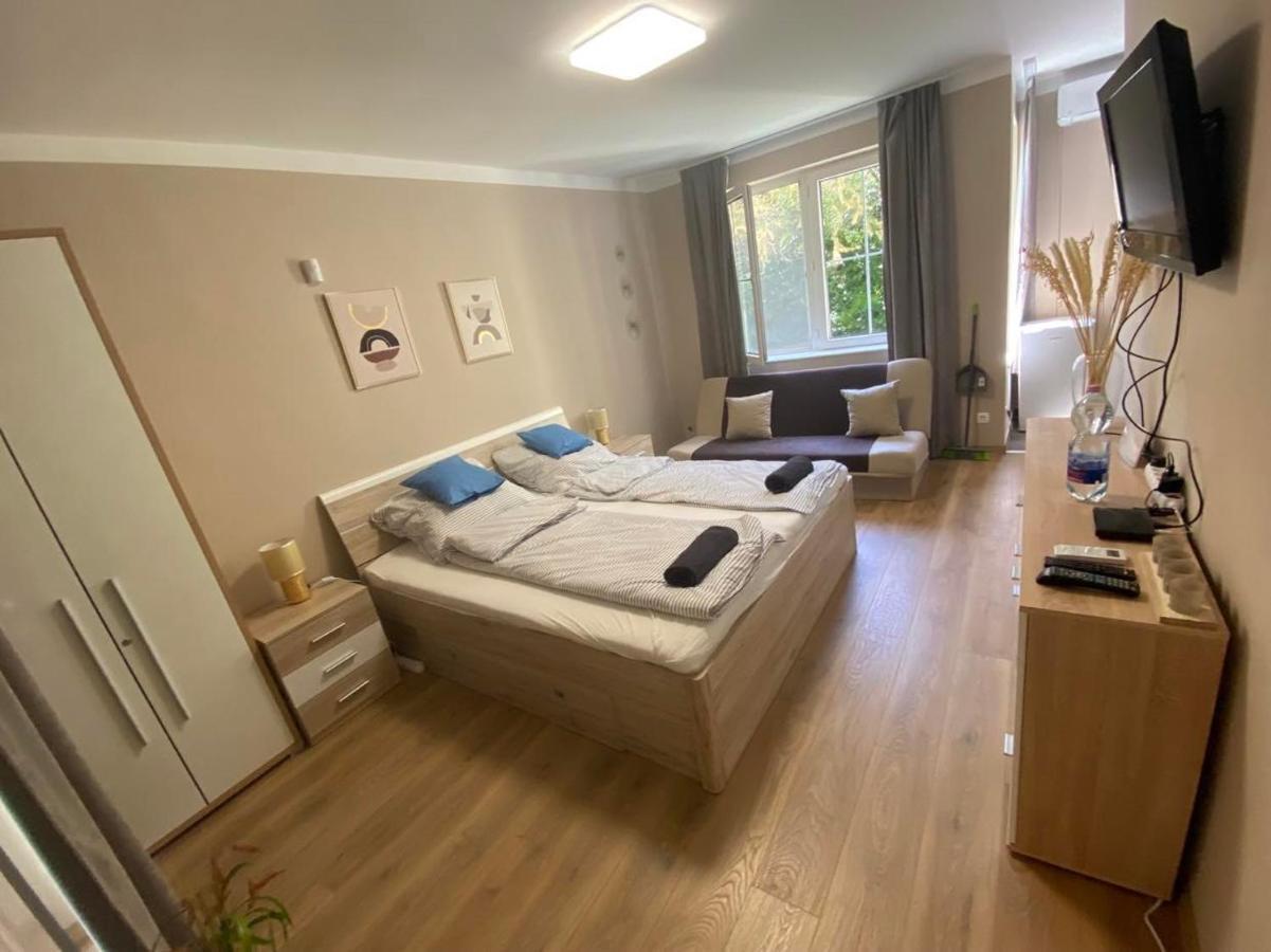 Mediterran Apartman With Pool Шиофок Экстерьер фото