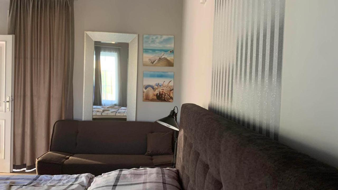 Mediterran Apartman With Pool Шиофок Экстерьер фото